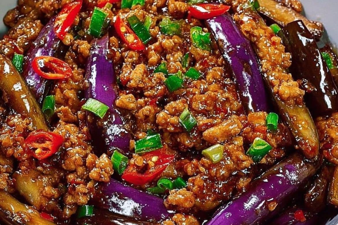 Minced beef and eggplant stir-fry with red chilies and green onions