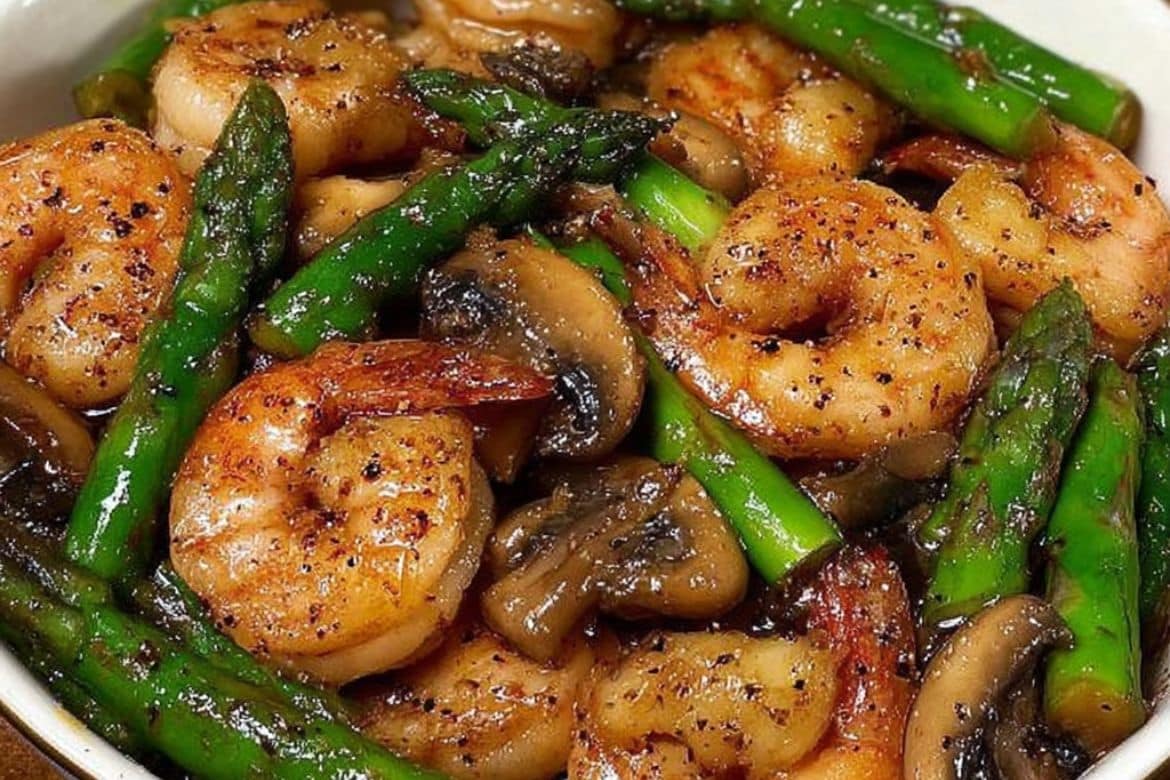 Shrimp and asparagus stir-fry with mushrooms in garlic soy sauce