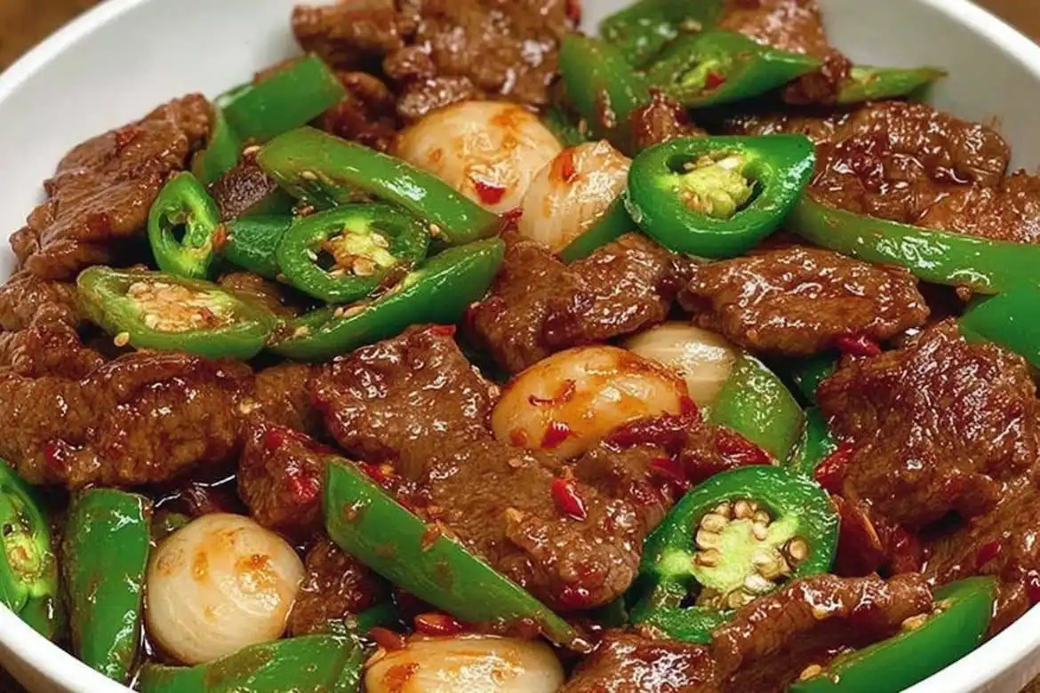 Stir-Fried Beef and Chili Peppers with Garlic and Green Chilies