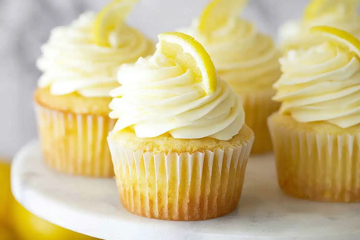 Lemon cupcakes with buttercream frosting and lemon slice on top